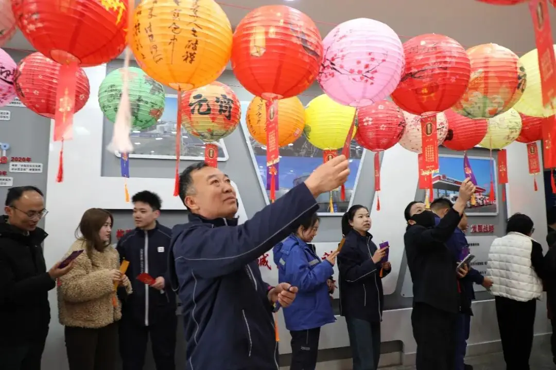 రీయూనియన్ స్ప్రింగ్ వెచ్చదనాన్ని జరుపుకుంటుంది